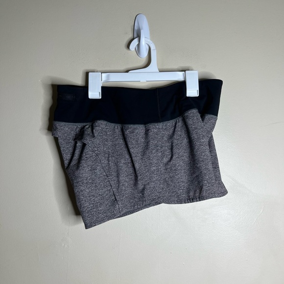 Lululemon shorts women’s size 8 gray black - Picture 1 of 8